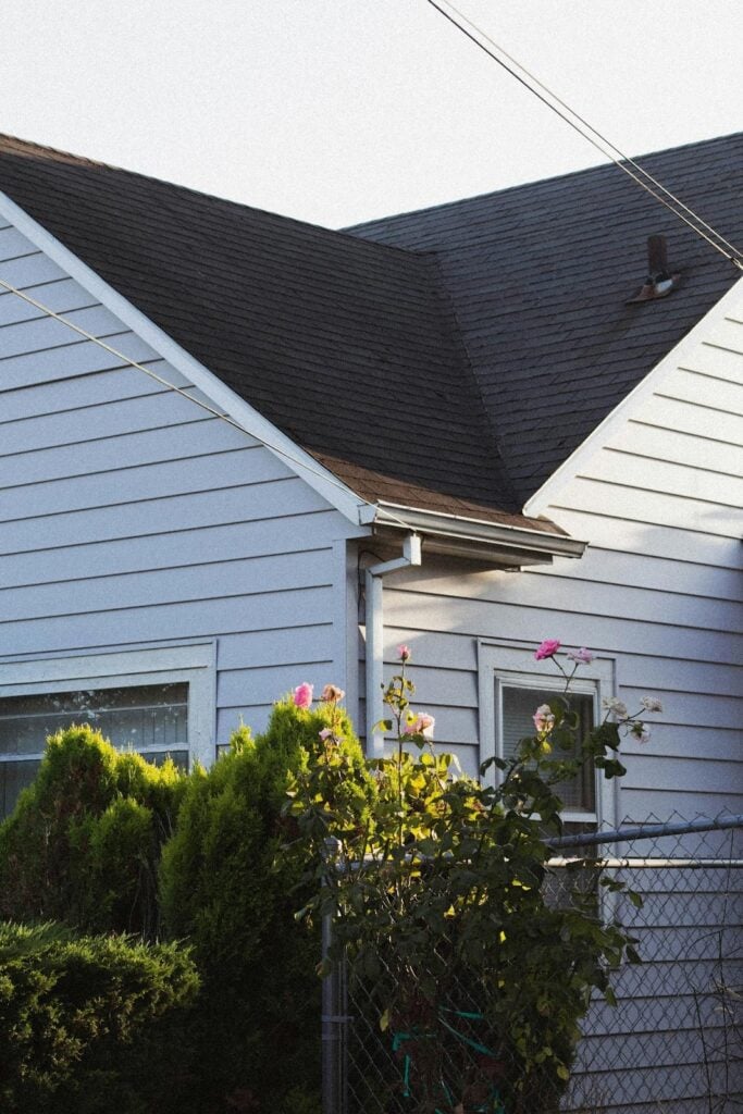 Residential building with a modern shingle roof, illustrating how energy-efficient roofing solutions can help Tampa properties improve insulation and reduce cooling costs.